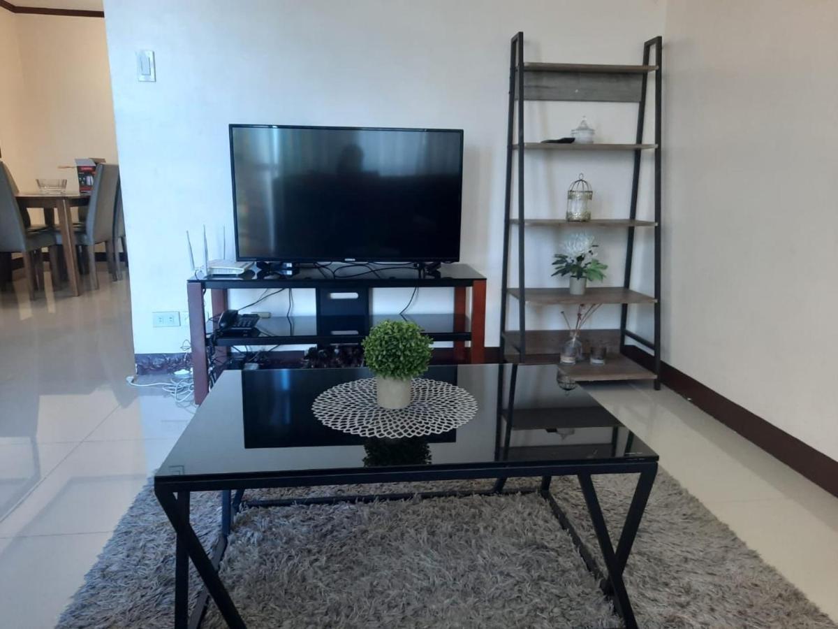 Affordable Makati Apt Manila Kültér fotó
