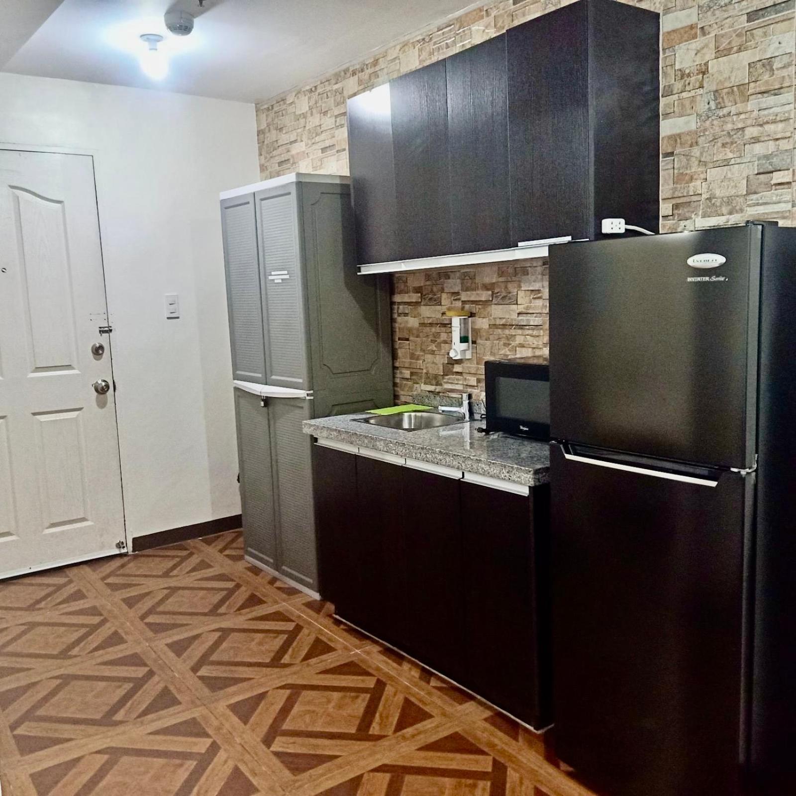 Affordable Makati Apt Manila Kültér fotó